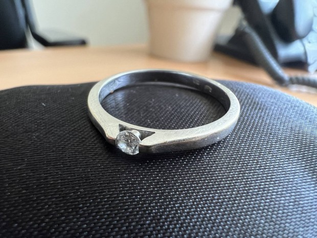 Gyémánt eljegyzési gyűrű