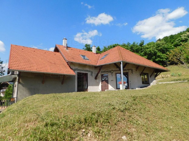 Gyenesdiáson balatoni panorámás 2 generációs családi ház eladó