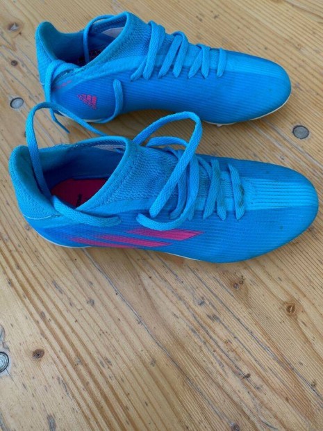 Gyerek Adidas foci cipő 34-es kék új állapotban eladó