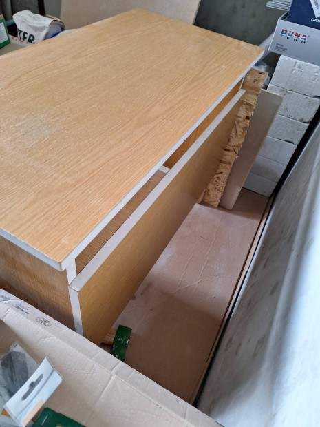 Gyerek �r�asztal