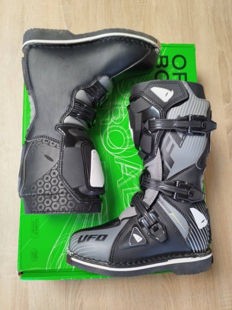 Gyerek krossz csizma (34 ) új