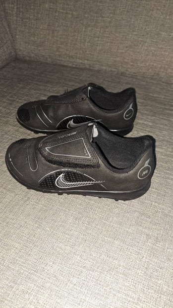 Gyerek nike futball cip 27,5