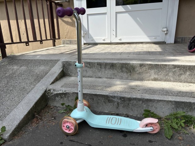 Gyerek roller 3 kerekű, világító kerekekkel