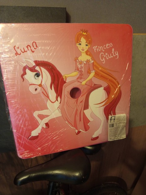 Gyerek sz�k , asztal garnit�ra 