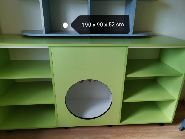 Gyerek szekr�ny kiskuck�val