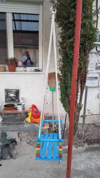 Gyerekhinta hibátlan állapotban.