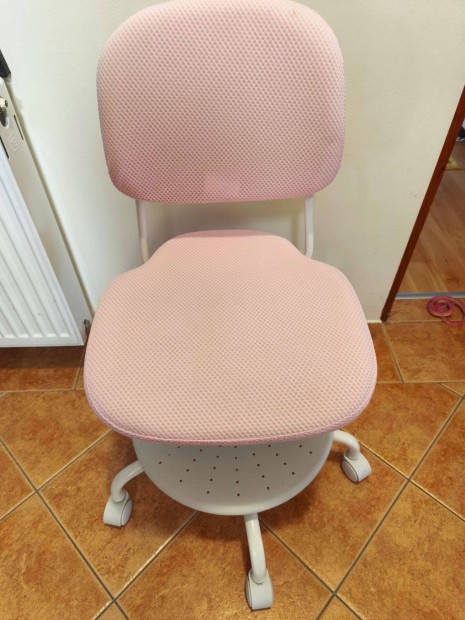 Gyermek, l�ny forg�sz�k