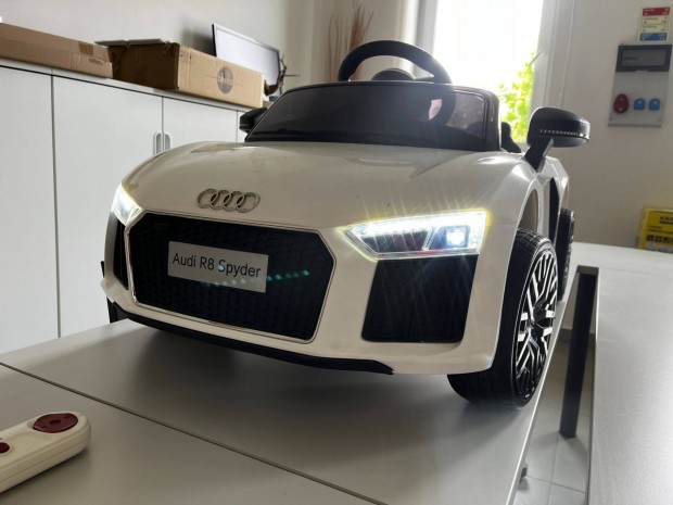 Gyermek elektromos aut Audi R8 Spyder fehr
