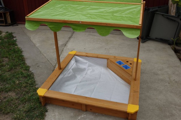 Gyermek homokozó 1,2m×1,2m új