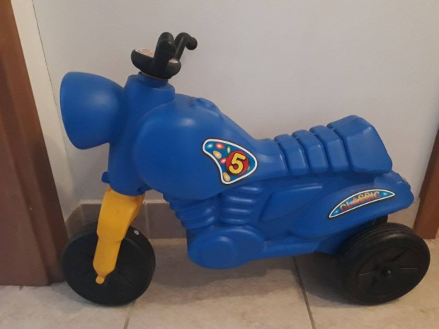 Gyermek kismotor Ülés magassága: 34 cm Kormány magassága: 48 cm