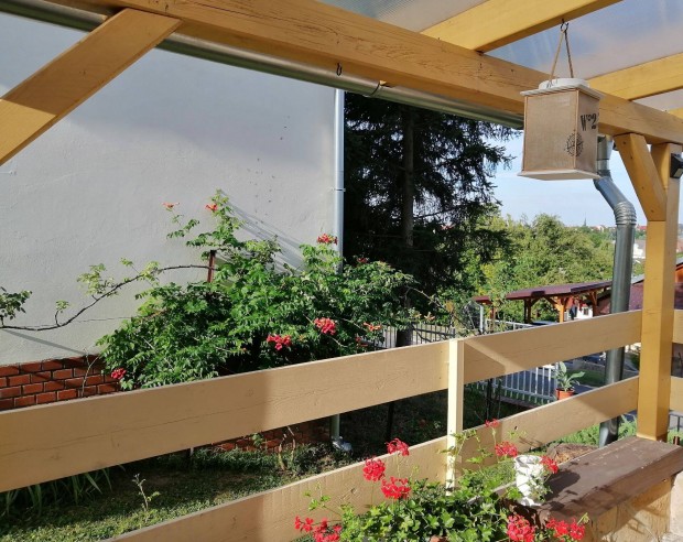 Gyógyfürdő mellett igali panorámás nyaraló eladó