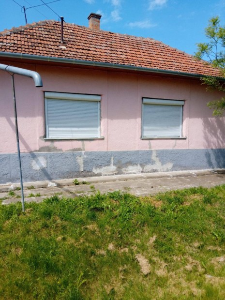 Gyoma kzpontjban feljtand 4 szobs csaldihz elad
