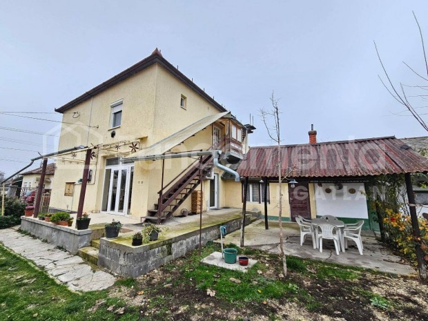 Gyomaendr�d frekvent�lt r�sz�n elad� 167m, k�t szintes csal�di h�z