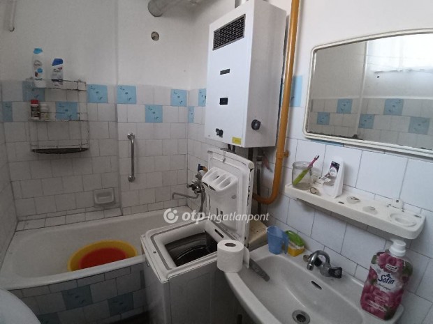 Gyomaendr�di elad� 93 nm-es h�z