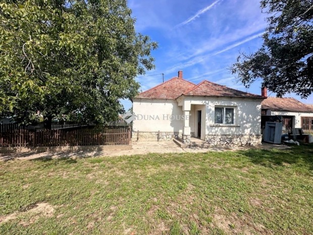 Gy�m�rei elad� 106 nm-es h�z