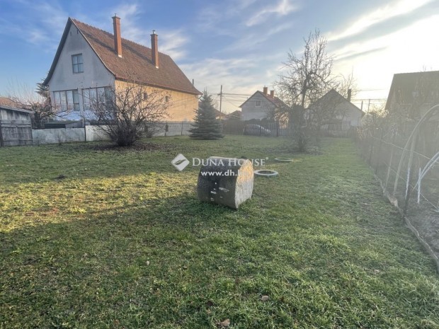 Gyömrői 680 nm-es telek eladó