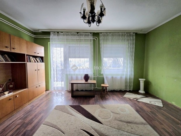 Gy�mr�i elad� 213 nm-es h�z