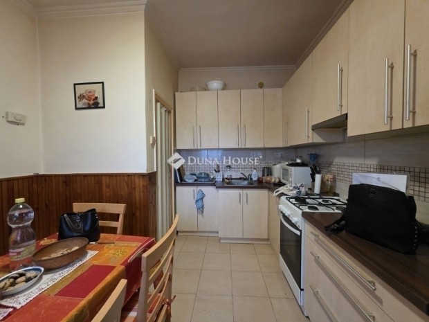 Gy�mr�i elad� 213 nm-es h�z