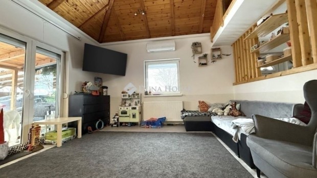 Gy�mr�i elad� 74 nm-es lak�s