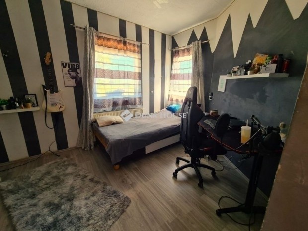 Gy�mr�i elad� 76 nm-es h�z