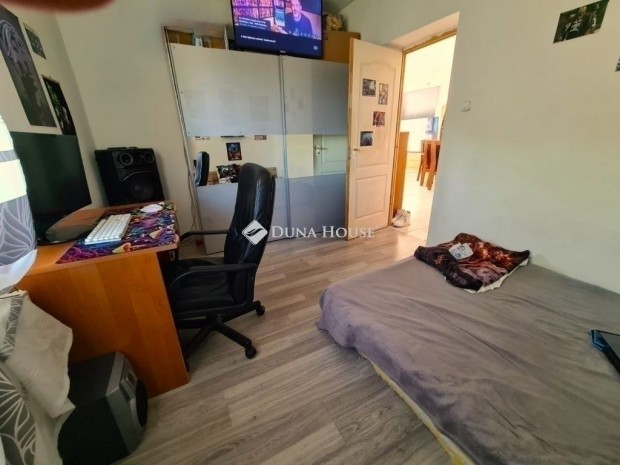 Gy�mr�i elad� 76 nm-es h�z