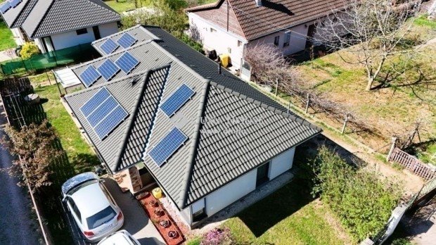 Gyömrőn Annakert lakópark szomszédságában eladó ház