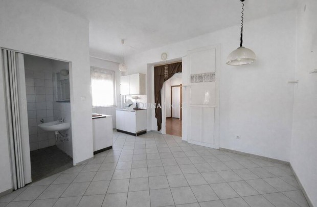 Gy�mr�n �n�ll� hrsz-el rendelkez� lak�s