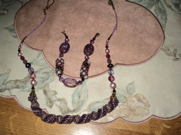 Gyngy nyaklnc s karkt. GLS szllts