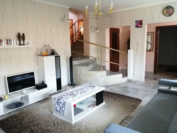 Gy�ngy�shal�szi elad� 137 nm-es h�z