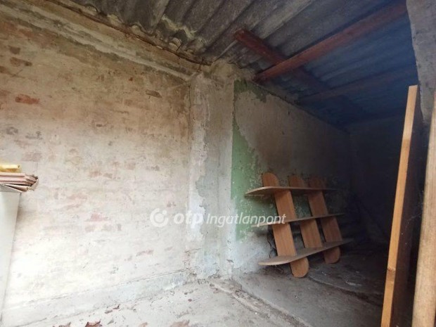 Gy�ngy�si 50 nm-es lak�s elad�