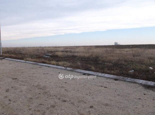 Gy�ngy�si 592 nm-es telek elad�