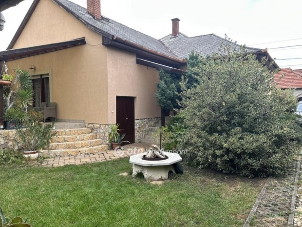 Gyöngyösi eladó 106 nm-es ház
