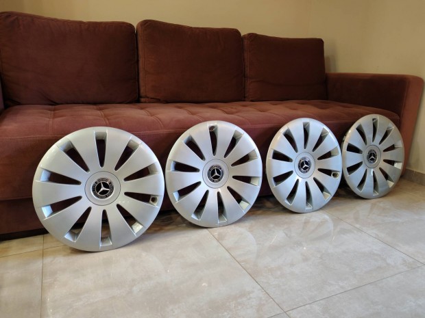 Gy�ny�r� 16-os 16"-os Mercedes d�szt�rcsa szett, gy�ri cikksz�mos. 