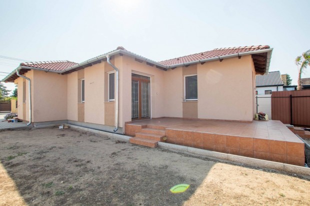 Gy�ny�r� 4 h�l�szob�s csal�di h�z Gy�lon �jszer� �llapotban!