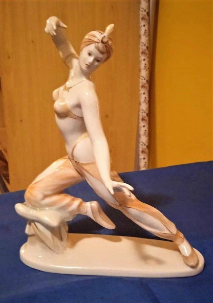 Gynyr Hollhzi Seherezd porceln szobor