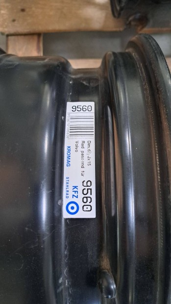 Gy�ny�r� �llapot� ac�lfelni Volvo S80-as aut�ra