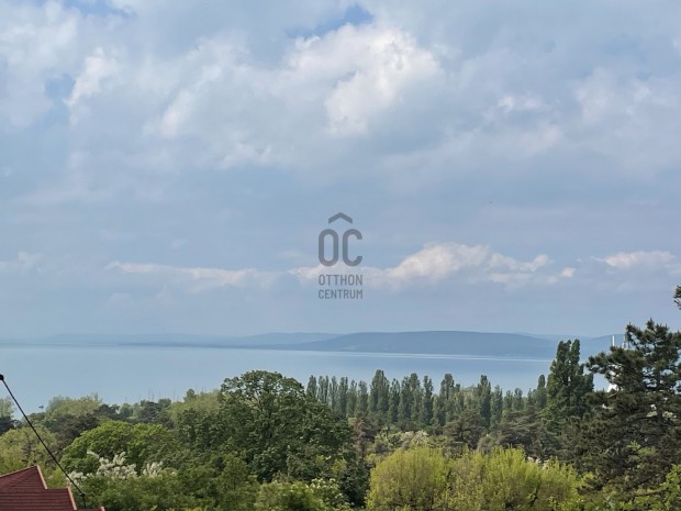 Gynyr balatoni panormval rendelkez ingatlan elad Balatonakaratt