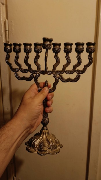 Gyonyoru ezuztozott Menorah 