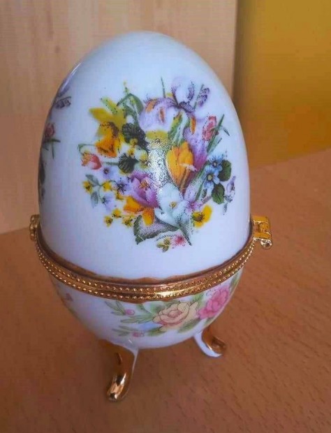 Gynyr fehr porceln tojs, kszertart, Faberg jelleg