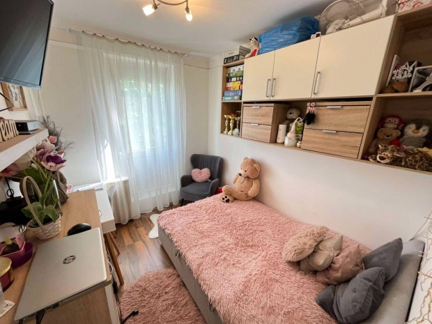 Gyönyörű lakás Eladó! 3 hálós, nappalis, felújított klímás!