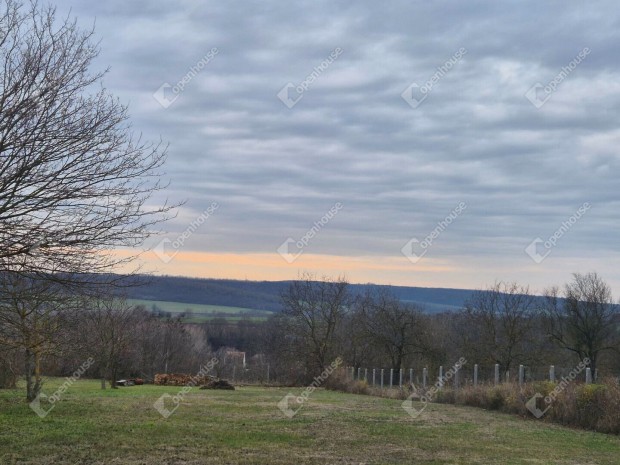 Gy�ny�r� panor�m�s k�rnyezetben elad� �p�t�si telek