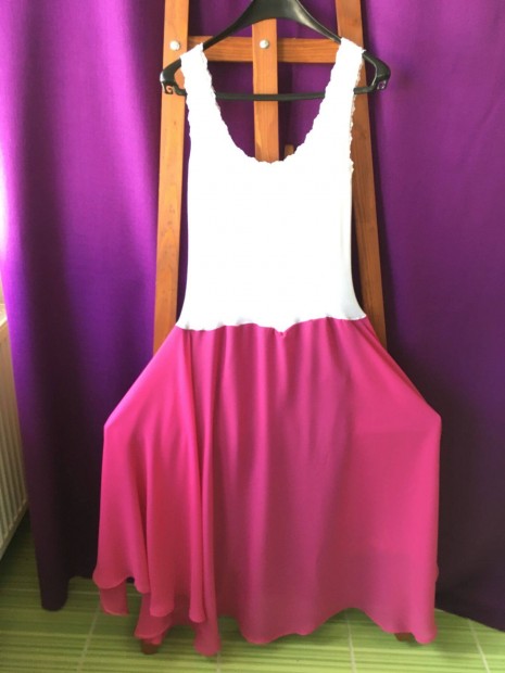Gynyr pink-fehr muszlin ruha