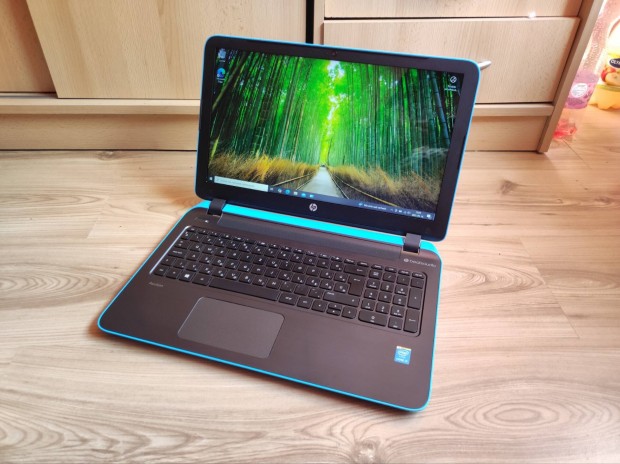 Gyönyörű tengerkék i3 HP laptop erős akkuval