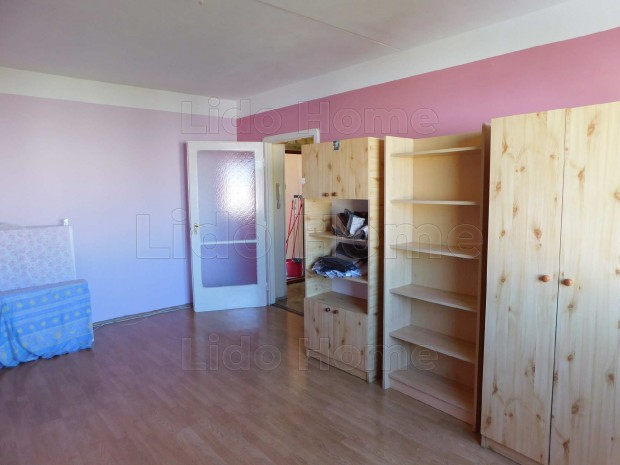 Győr-Adyváros kedvelt utcájában eladó 53 m2-es panellakás!