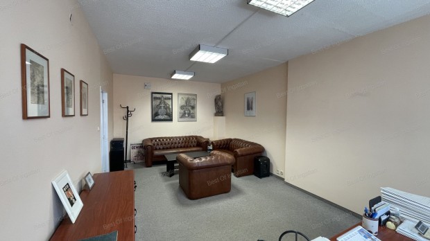 Gy�r-Belv�rosban, 4. emeleti, 60 m2-es, 2 egym�sban ny�l� helyis�gb�l