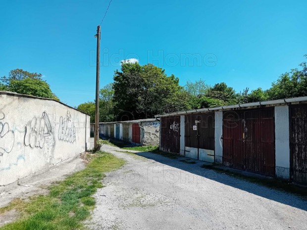 Győr Belvároshoz közeli részen kiadó garázs.