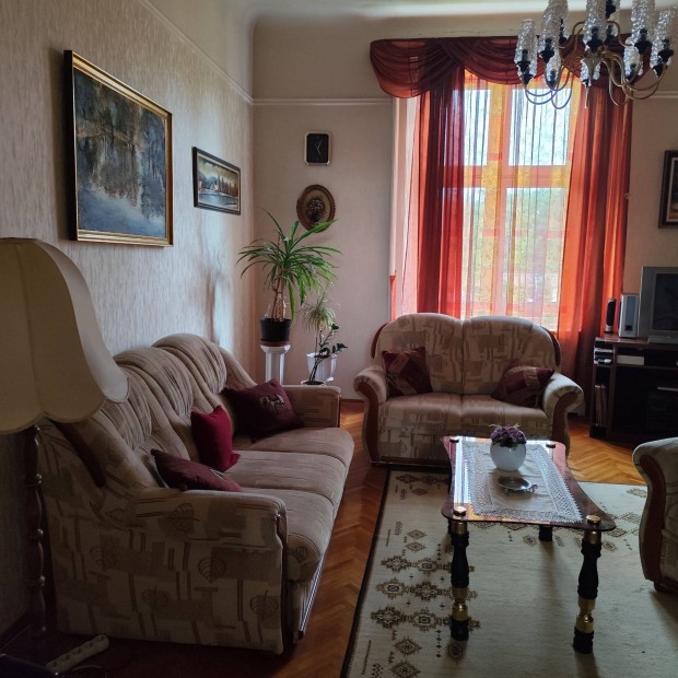 Gy�r Gy�rv�rosban elad� 100 nm es t�glalak�s !