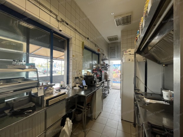 Gy�r-N�dorv�rosban 20 m2-es, felszerelt b�f� b�rleti joga, teljes