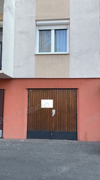 Gy�r-N�dorv�rosban a V�s�rcsarnok k�zel�ben 13 m2-es gar�zs ELAD�!