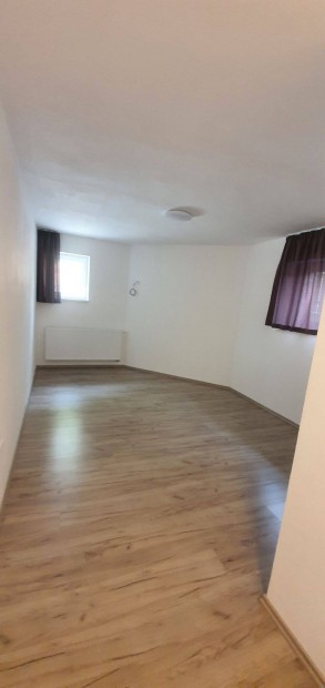 Gy�r-R�vfalu mini apartmanszoba kiad�